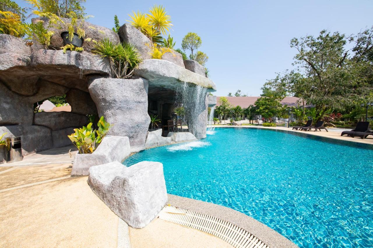 Rnana Grand Hotel Phang Nga Ngoại thất bức ảnh