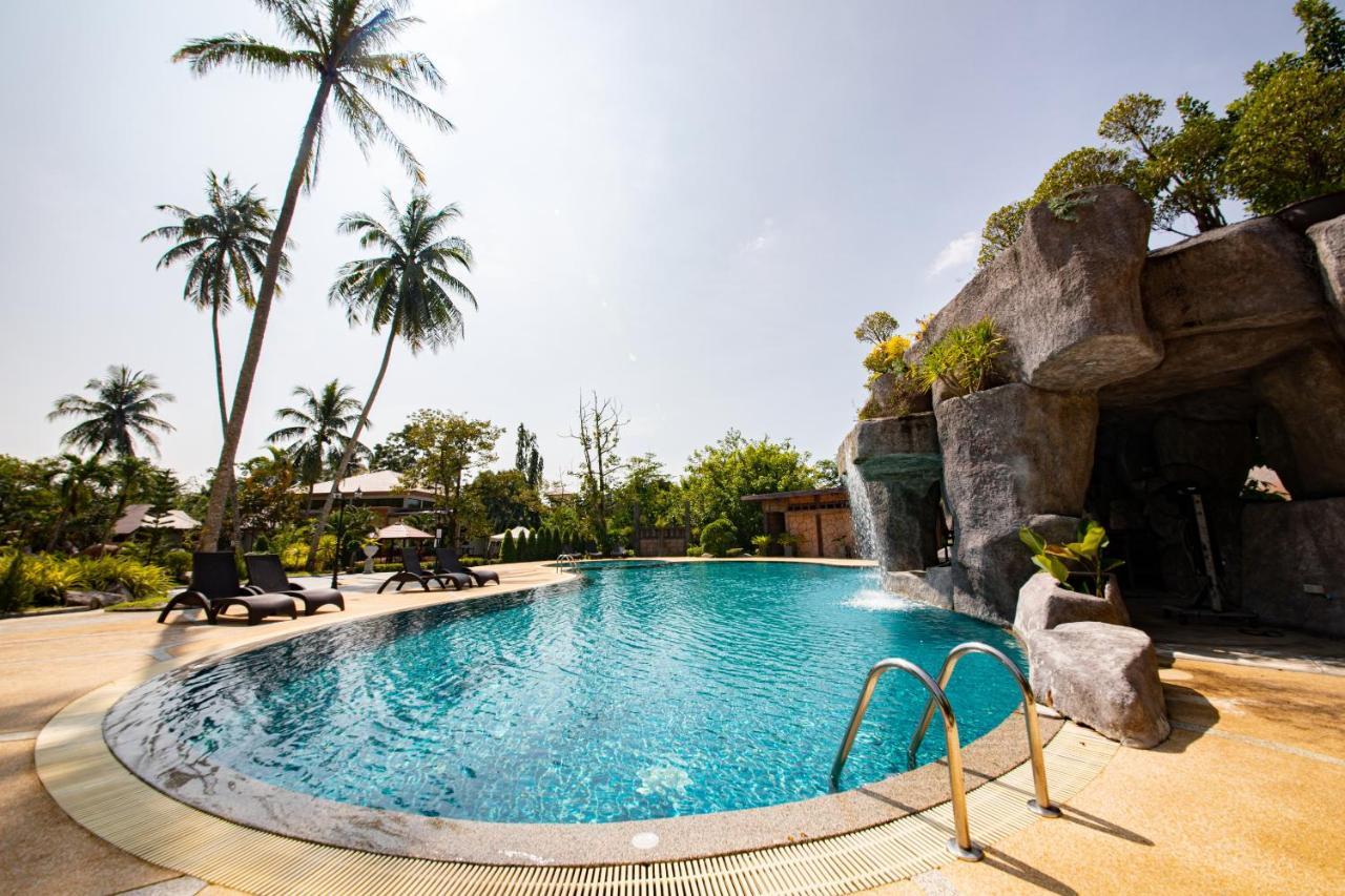 Rnana Grand Hotel Phang Nga Ngoại thất bức ảnh